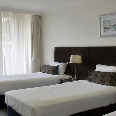 Pacific Suites Canberra Exterior photo