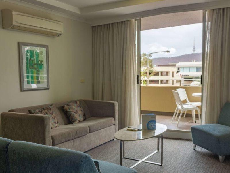 Pacific Suites Canberra Exterior photo