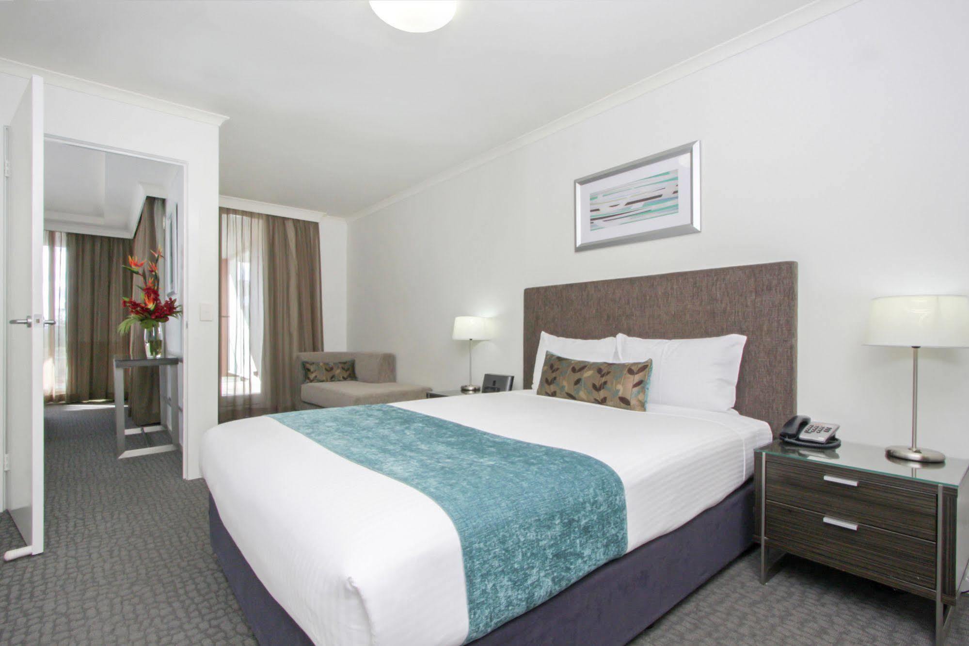 Pacific Suites Canberra Exterior photo
