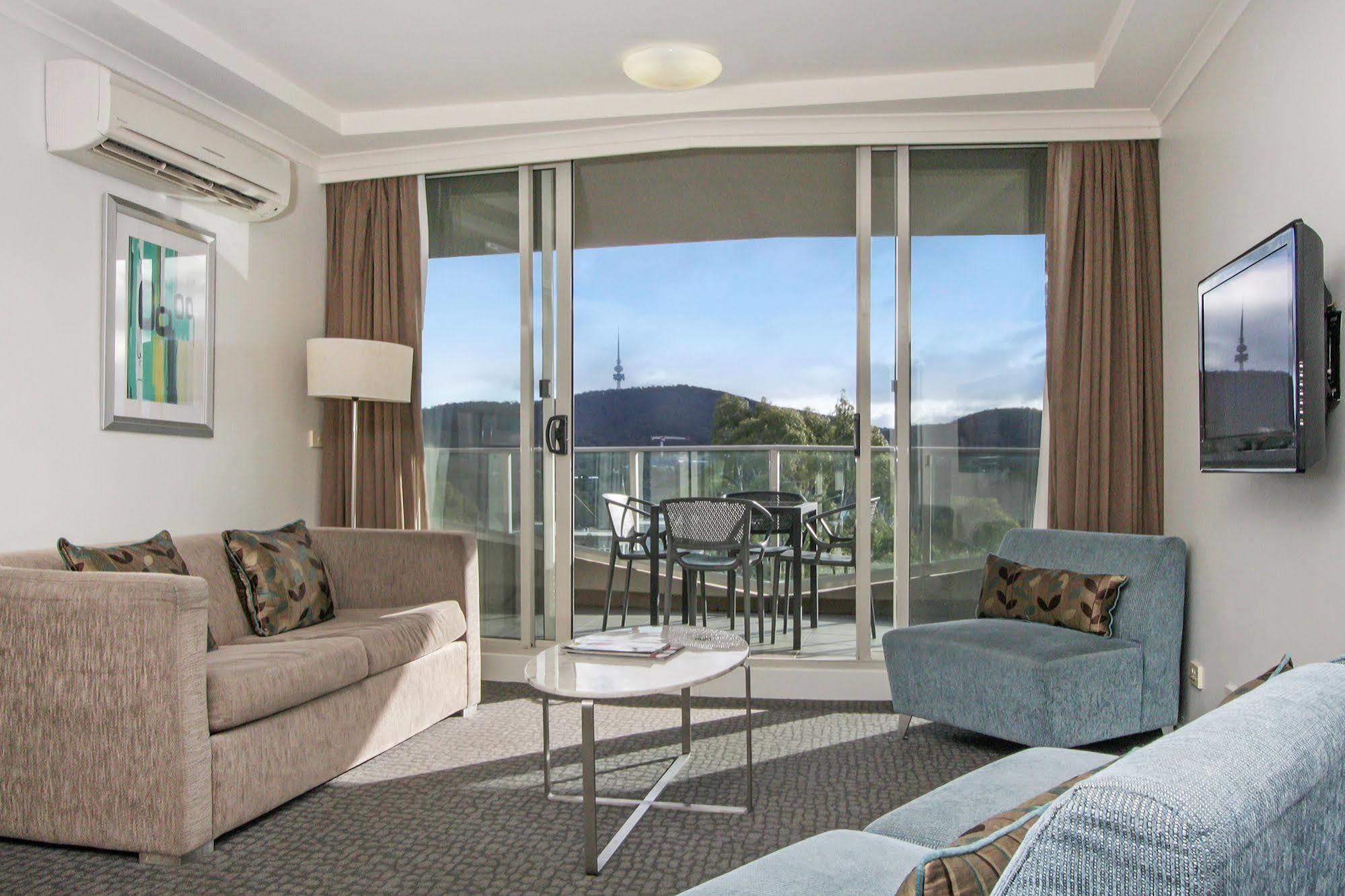 Pacific Suites Canberra Exterior photo