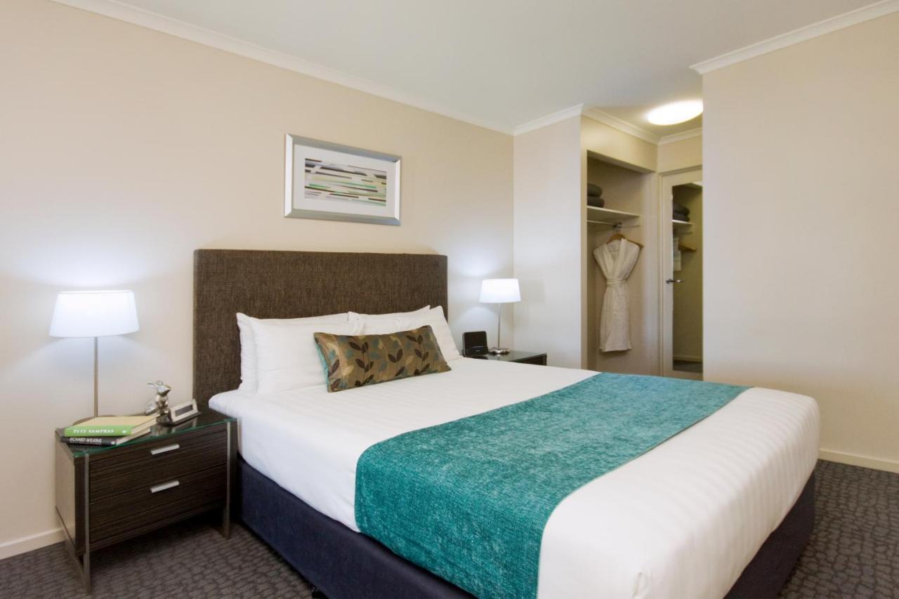 Pacific Suites Canberra Exterior photo