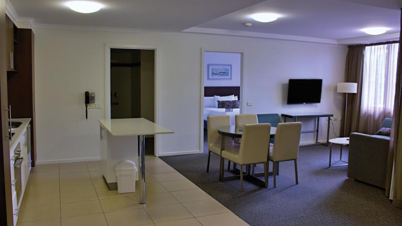 Pacific Suites Canberra Exterior photo