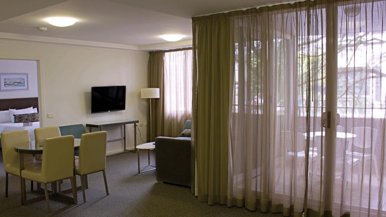 Pacific Suites Canberra Exterior photo